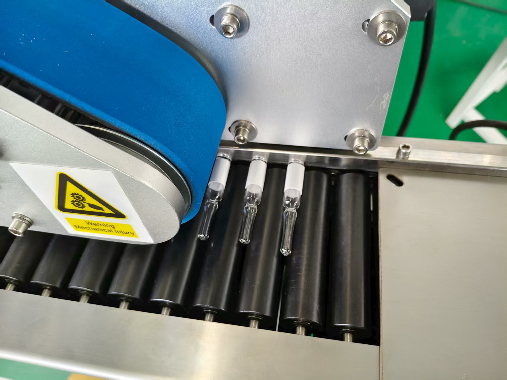 최신 회사 블로그 수직 스티커 라벨러가 CBD 팅크 포장 품질 관리를 완벽하게 하는 방법